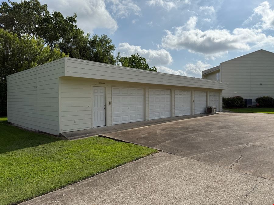 3 Acres 2 Townhomes 5-Bay Garage