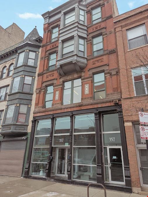 ±2,600 to 8,010 SF Class A Office Sublease in River North