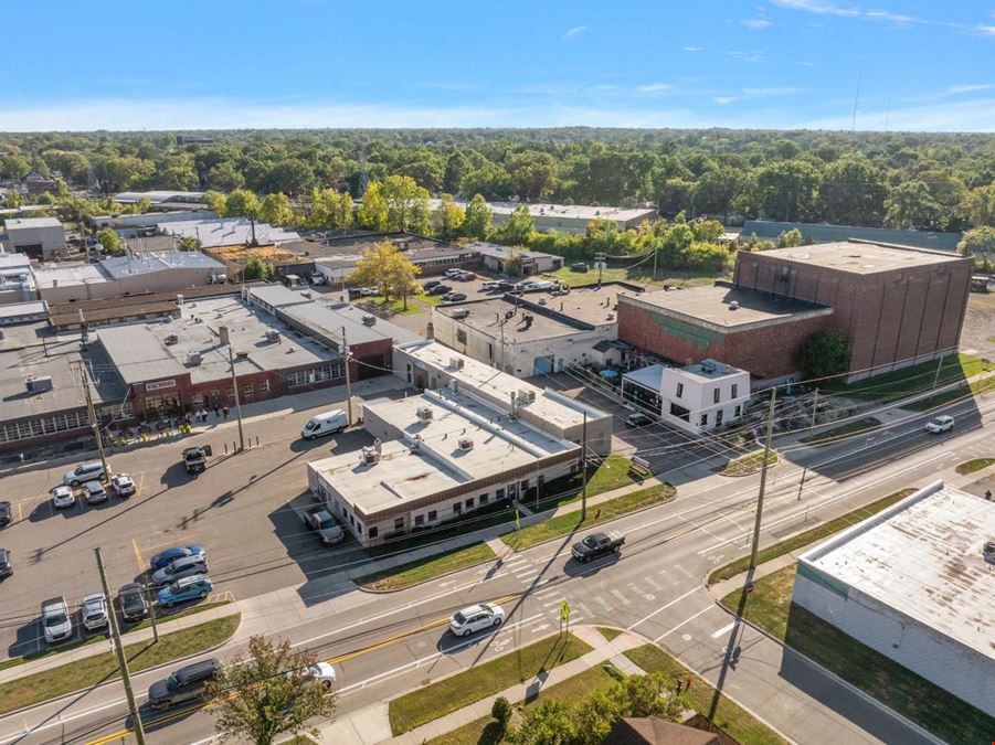 836 Woodward Hts