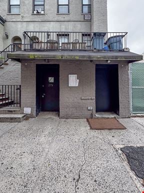 2,000 SF | 275 W 22nd Street | 2nd Gen Bar Space in Chelsea for Lease