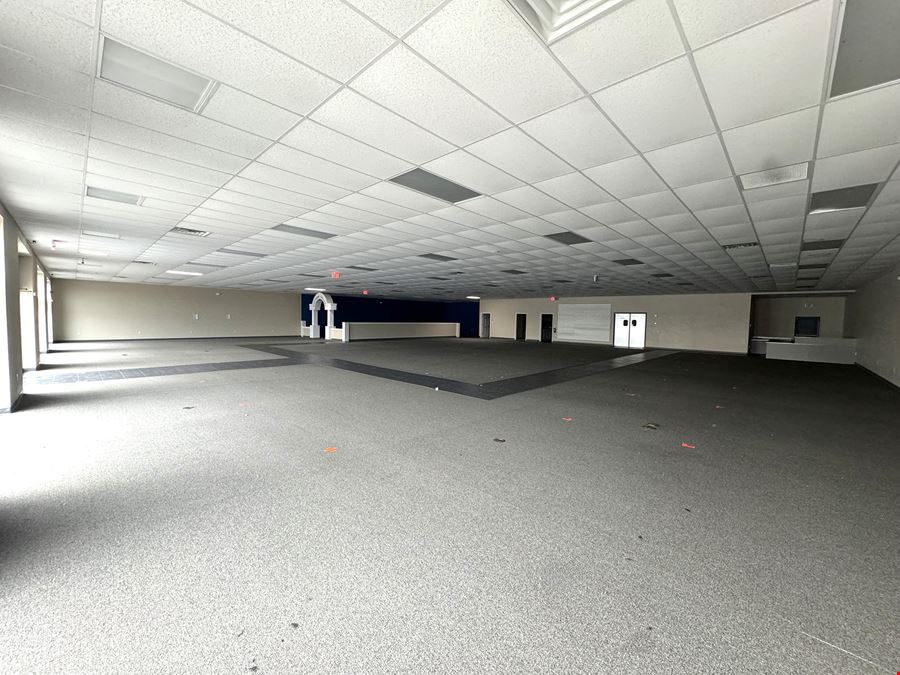 Squire Shopping Center