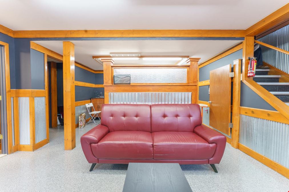 2426 E Grand River