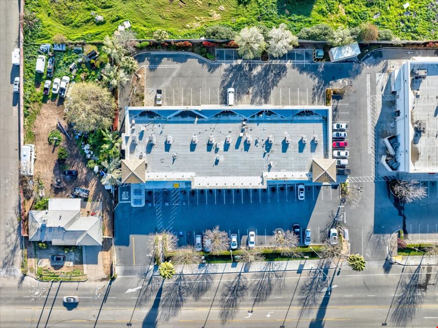 CLINTON AND BRAWLEY RETAIL CENTER