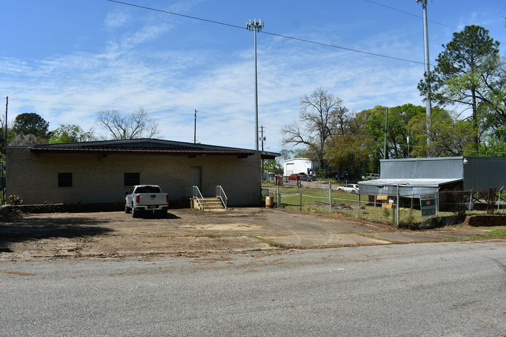 859 Clayton St. - 8,121 SF Warehouse & 1,800 SF Office 1/2 mile to Exit 172, I-65