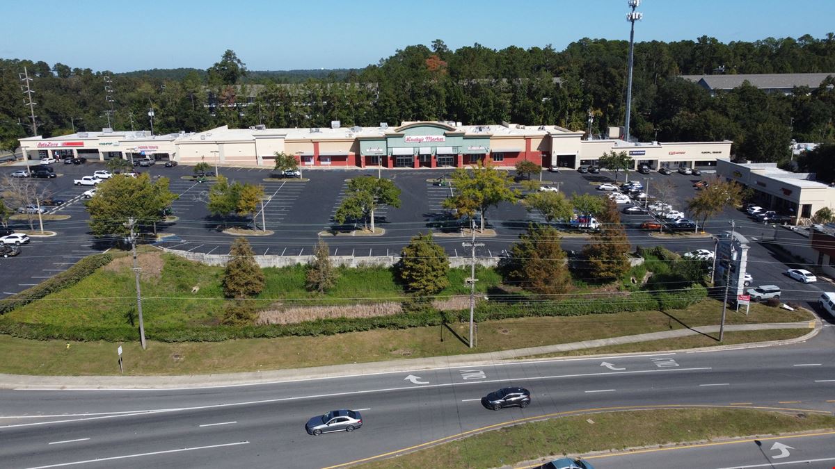 Former Lucky's Market Grocery