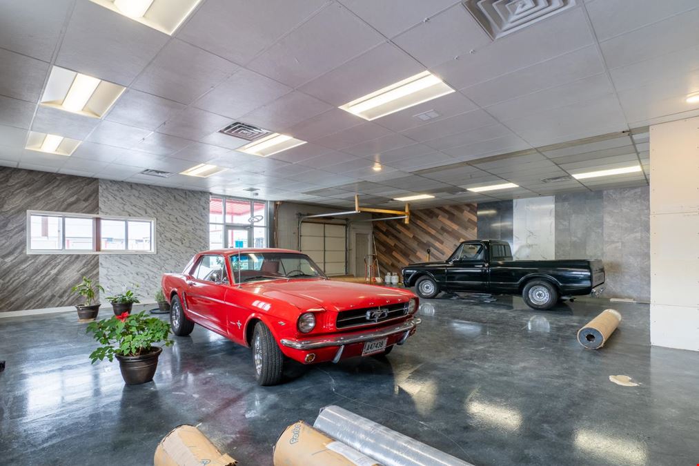 I-94 Visible Flex Space With Overhead Door