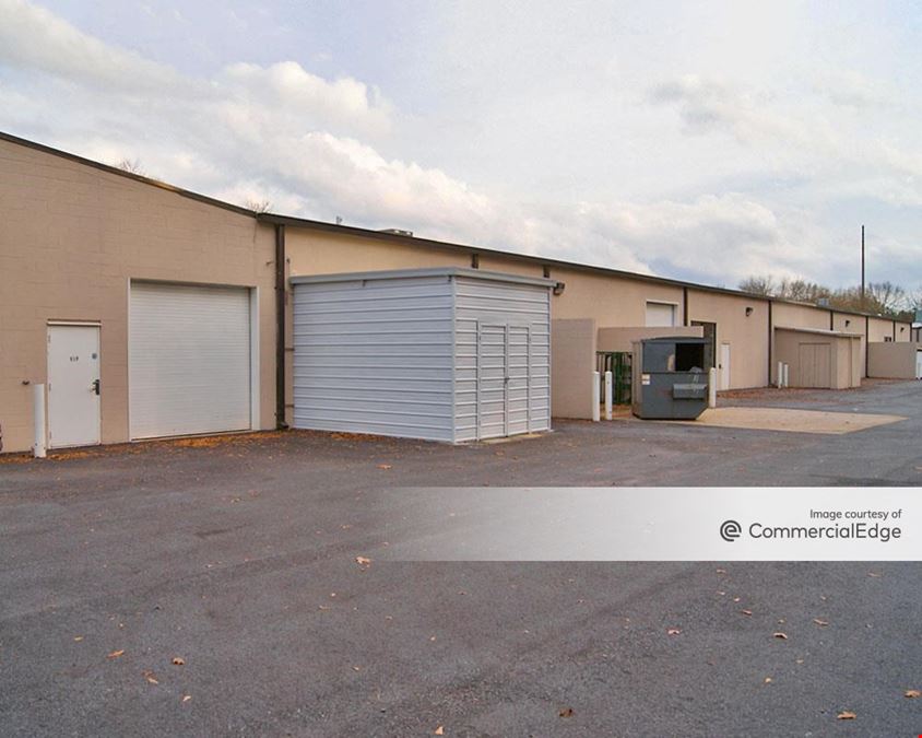 Camp Creek Business Center - 1400-2000 Centre Pkwy