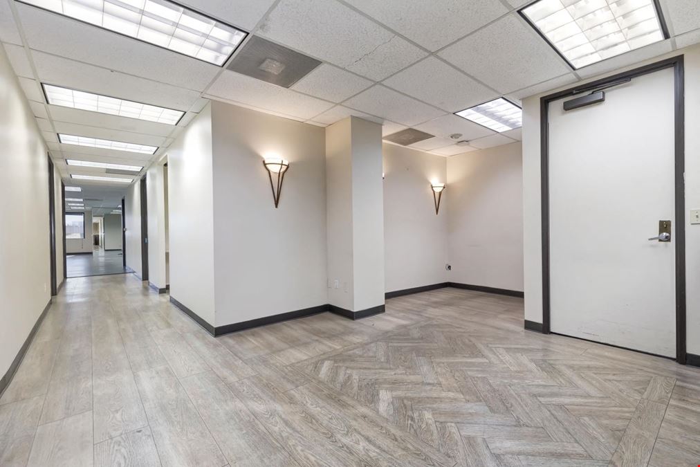 250 N Robertson
