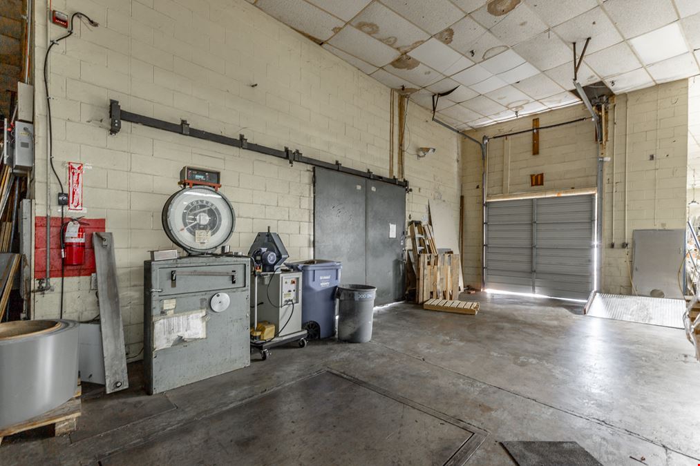 1905 N Chamberlain Industrial ±29,862 SF