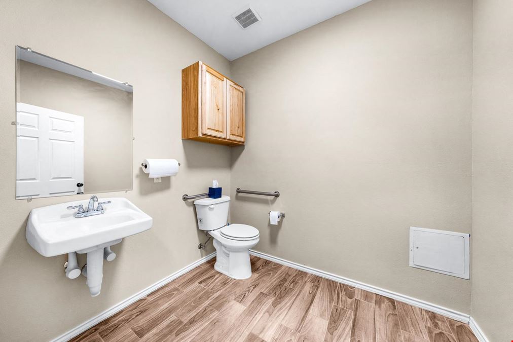 11639 E US-175