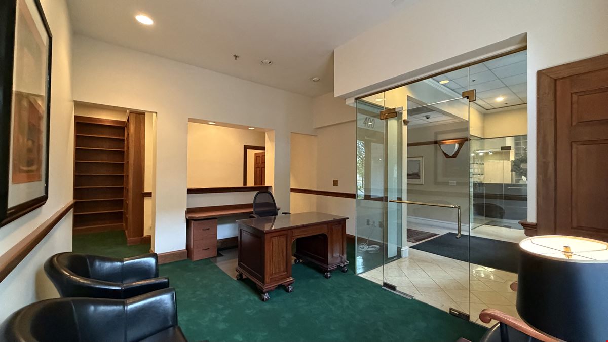 400 Commonwealth Ave #104C