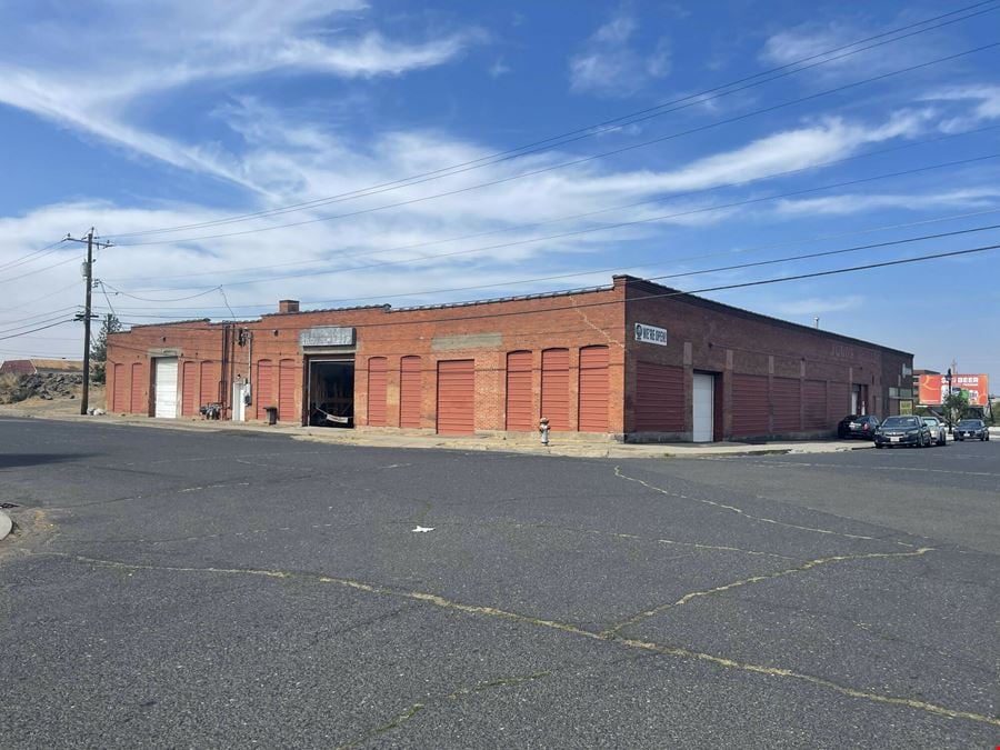 U-District Showroom and Warehouse