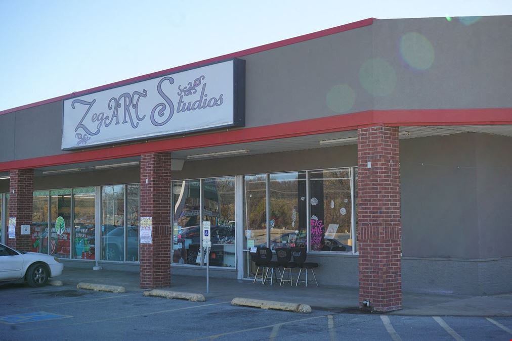 700 East Charles Page Blvd - Atwoods Plaza - Retail