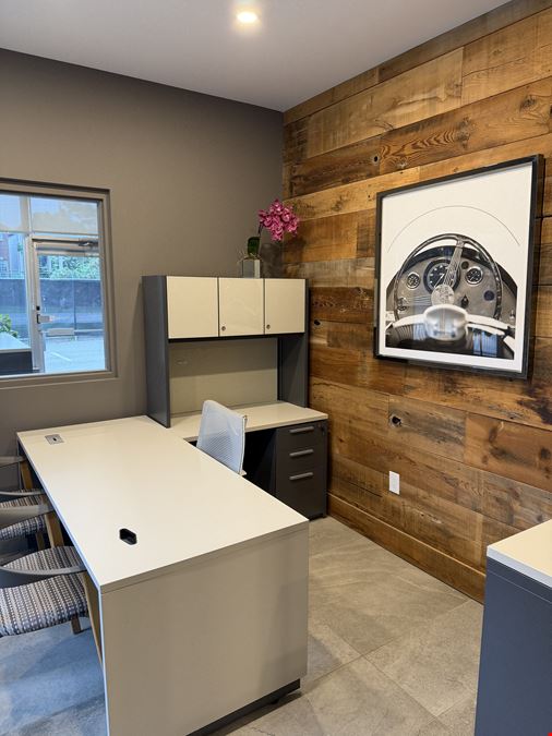 5135 Fairview Street, Burlington, ON L7L 4W8