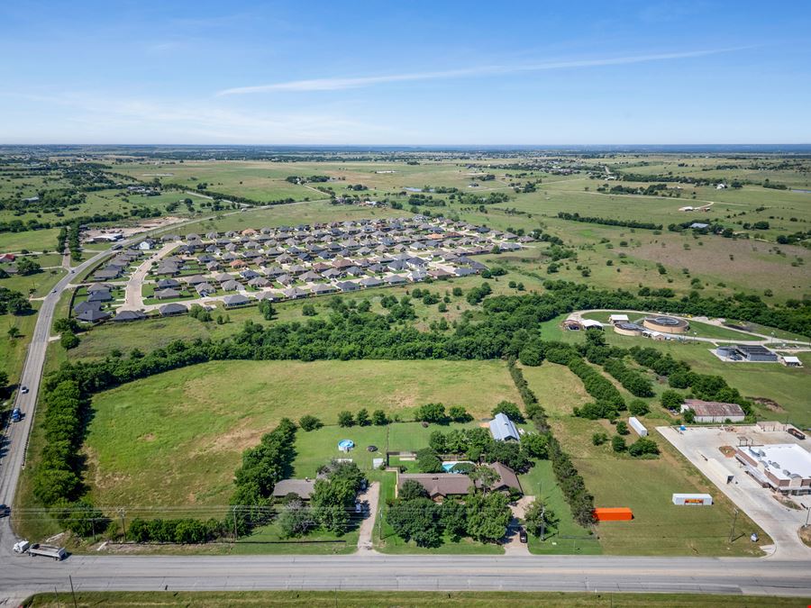 300 & 304 E Hwy 171