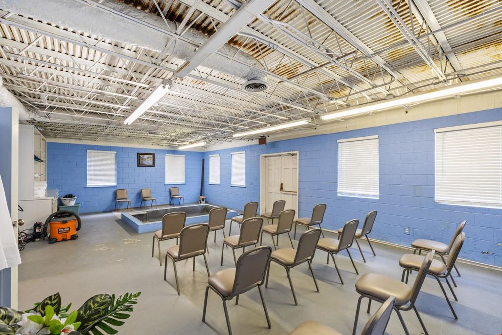 Church Buildings / 5.51-Acre Opportunity For Sale