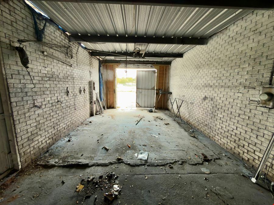 Freestanding Retail Building | Corner Lot on N Pace Blvd
