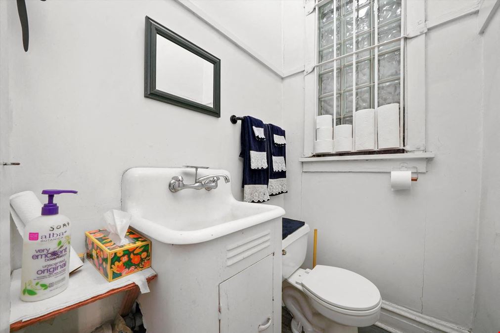 1303 W Chicago Ave, Chicago, IL
