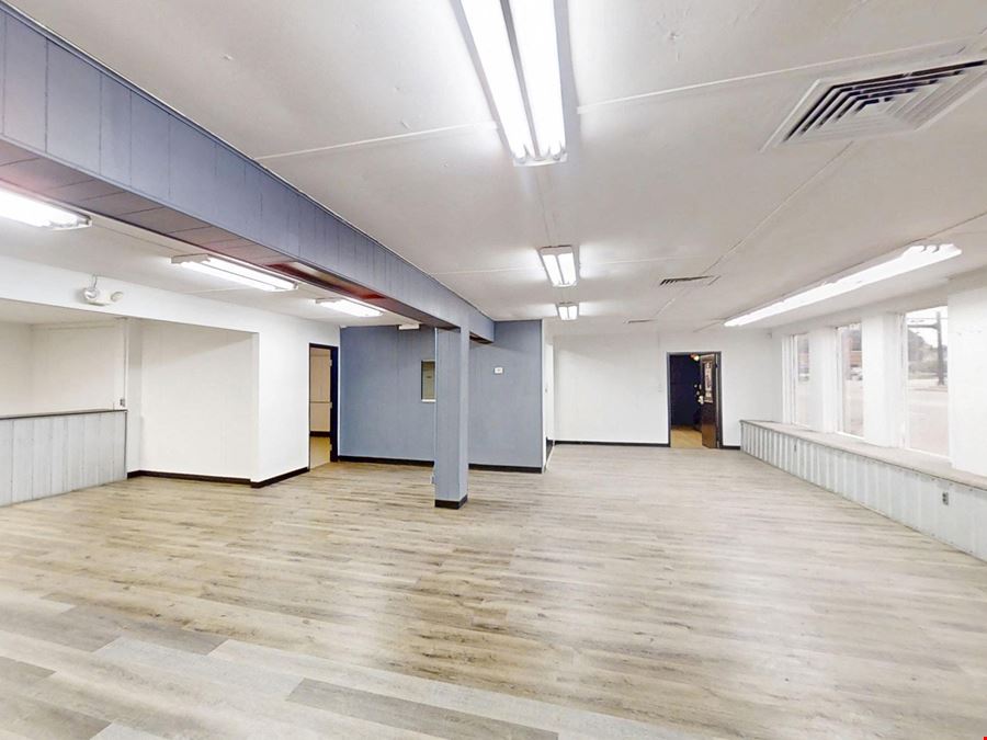 27,722± SF Mixed-Use Building