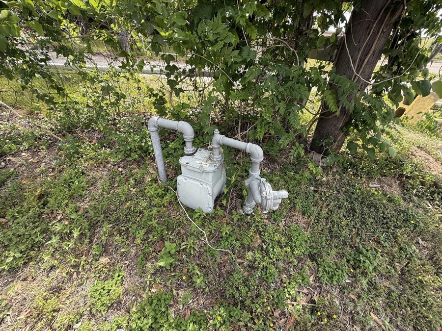 1922 W MAIN ST BAYTOWN TX- 6,250sf Flex Bldg, 0.88 Acre