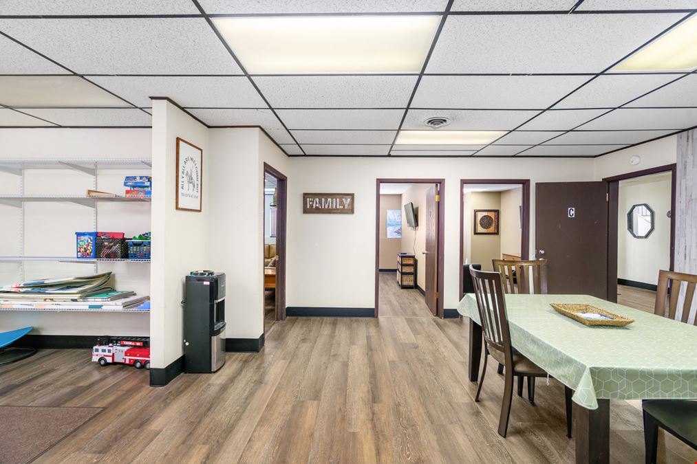 1504 W Northwest Blvd
