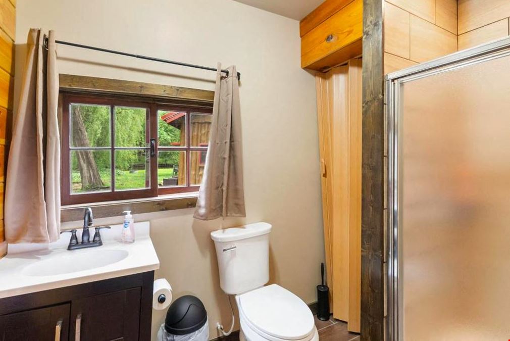 Reed's On The River - Cabin 2