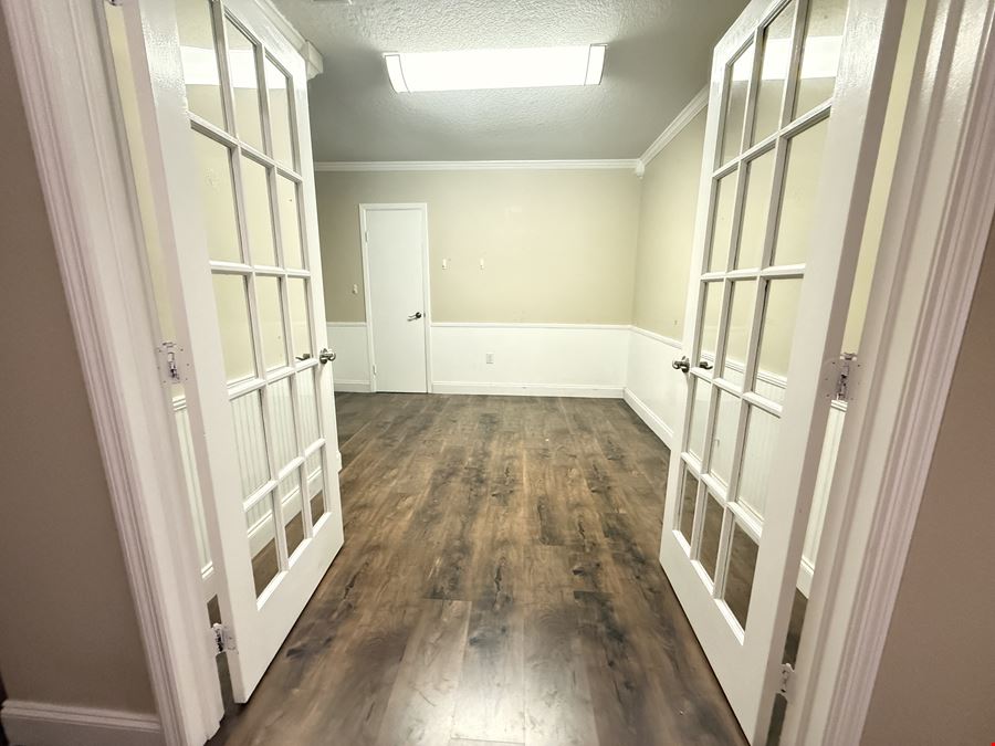  Updated Office Suites + Optional Live/Work Apartment | 4,532 SF | Downtown New Port Richey