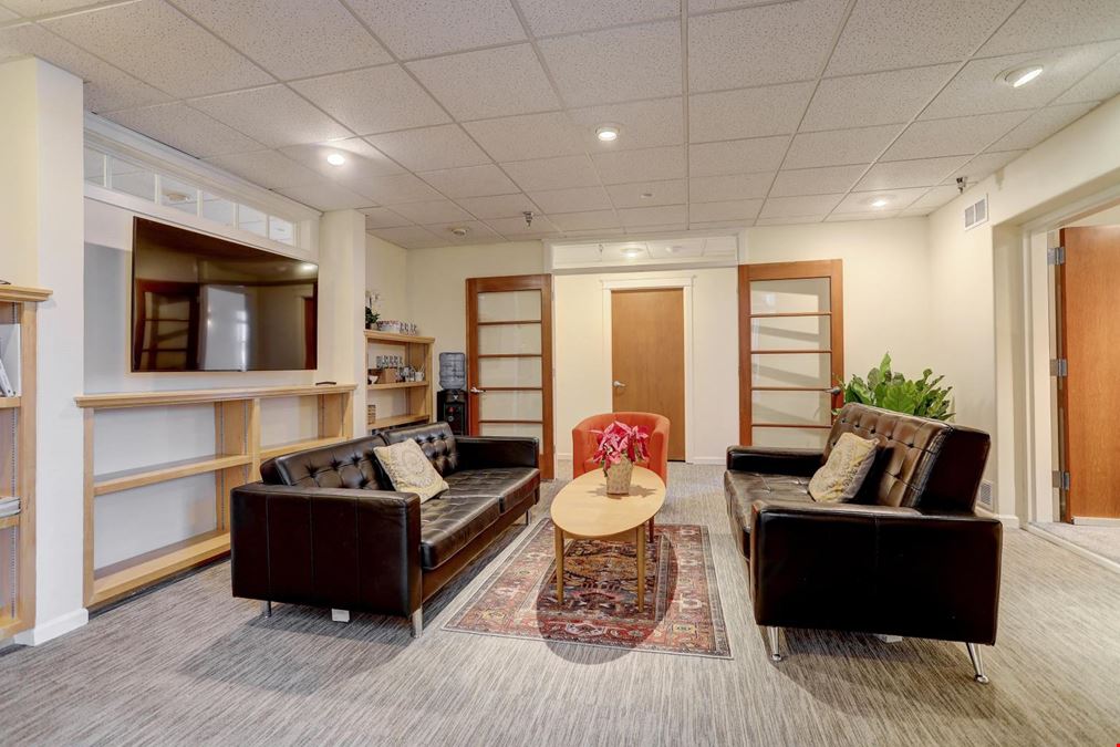 7102 LA Vista Pl #100