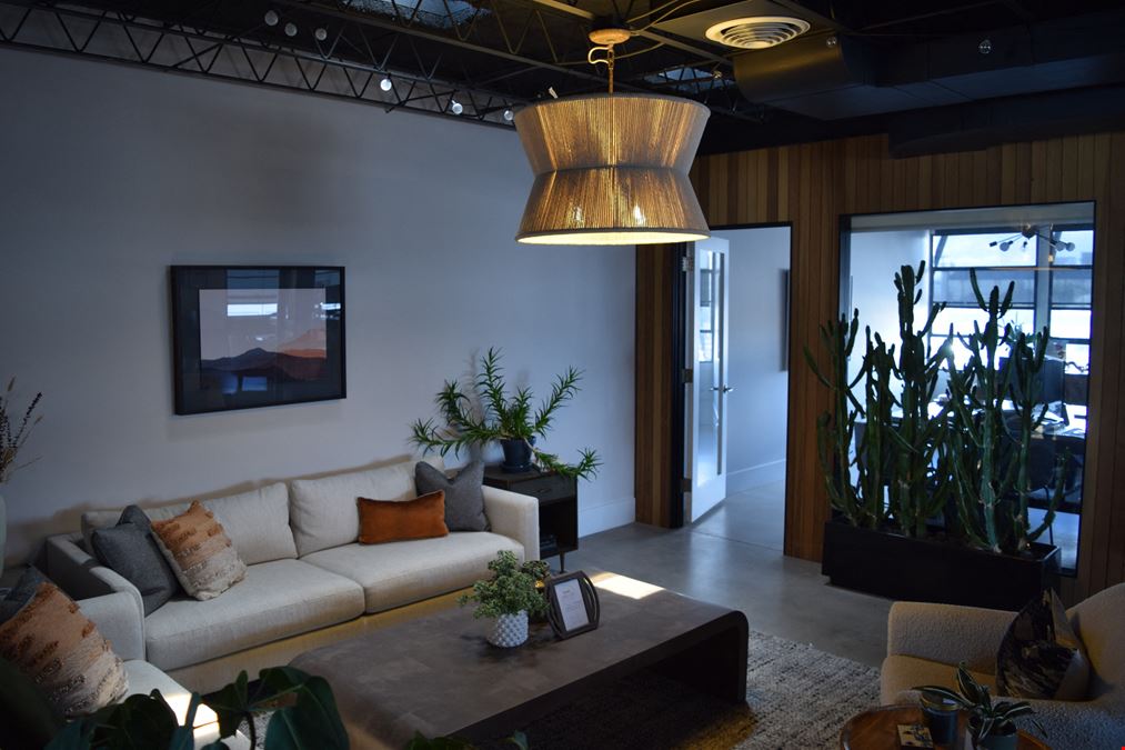 Office available on Santa Fe Drive