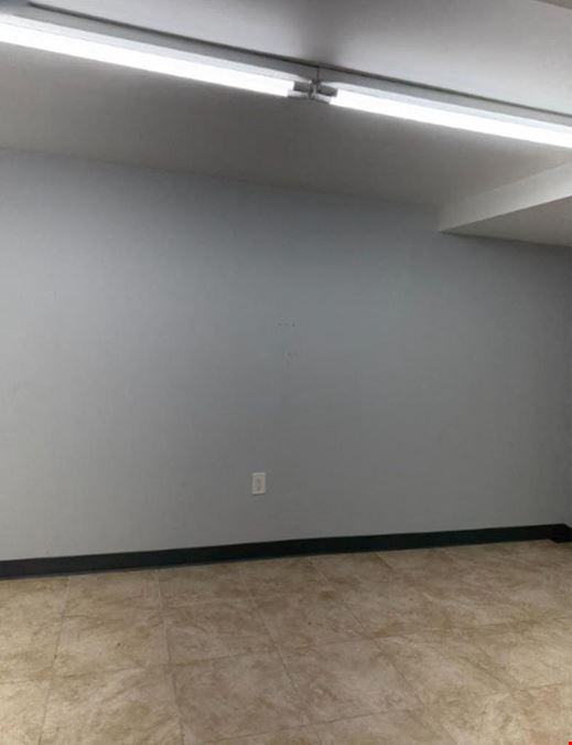Spacious Restaurant Salon Pharmacy Retail Store Off Main Street Lease