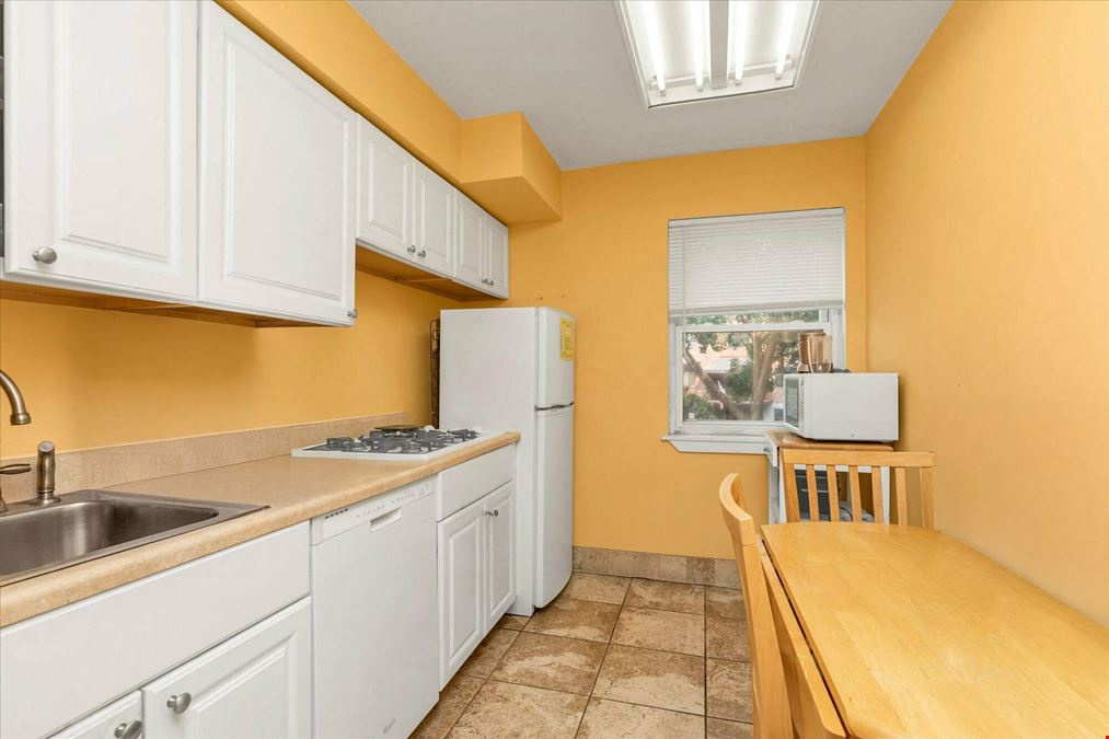 28-15 Bayside Lane
