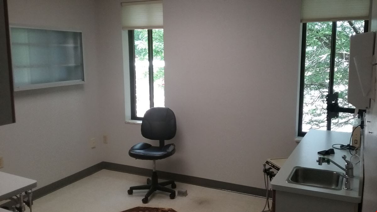 Medical / Dental / Professional Offices for Sale or Lease in Adrian