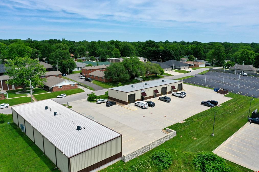 1,500 SF Warehouse / Office Space For Lease in Southeast Springfield