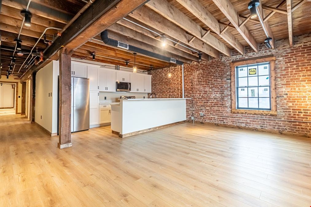 453 E Main St