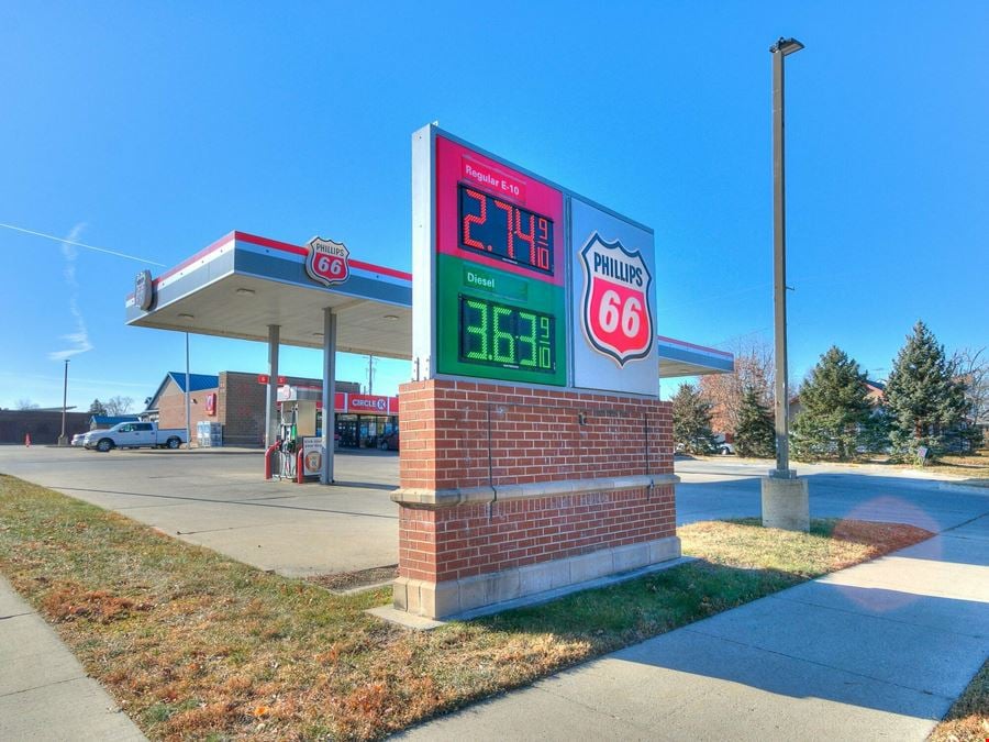 Iowa Gas Station - 1219 1st Ave.