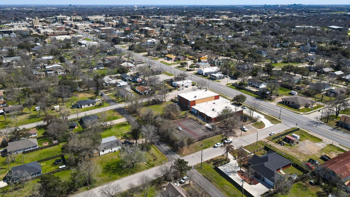 900 W William J Bryan Pkwy
