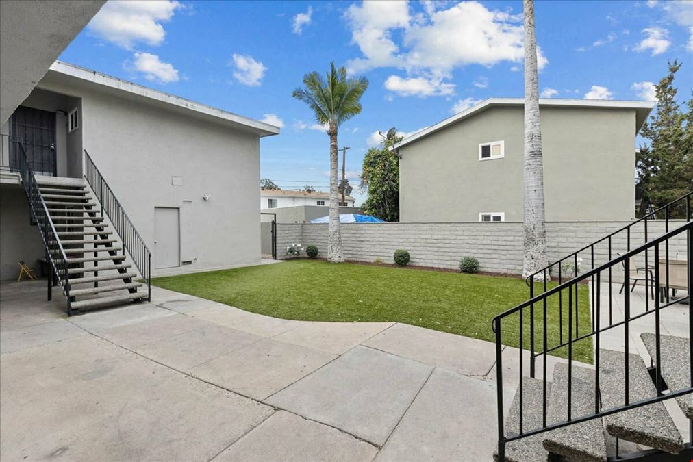 Whiting Avenue Courtyard Apartments