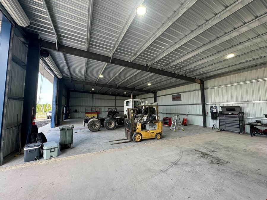 8470 North IH 35 Service Road