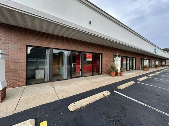 Preview of Office space for Rent at 4917-4919 N Sheridan Rd
