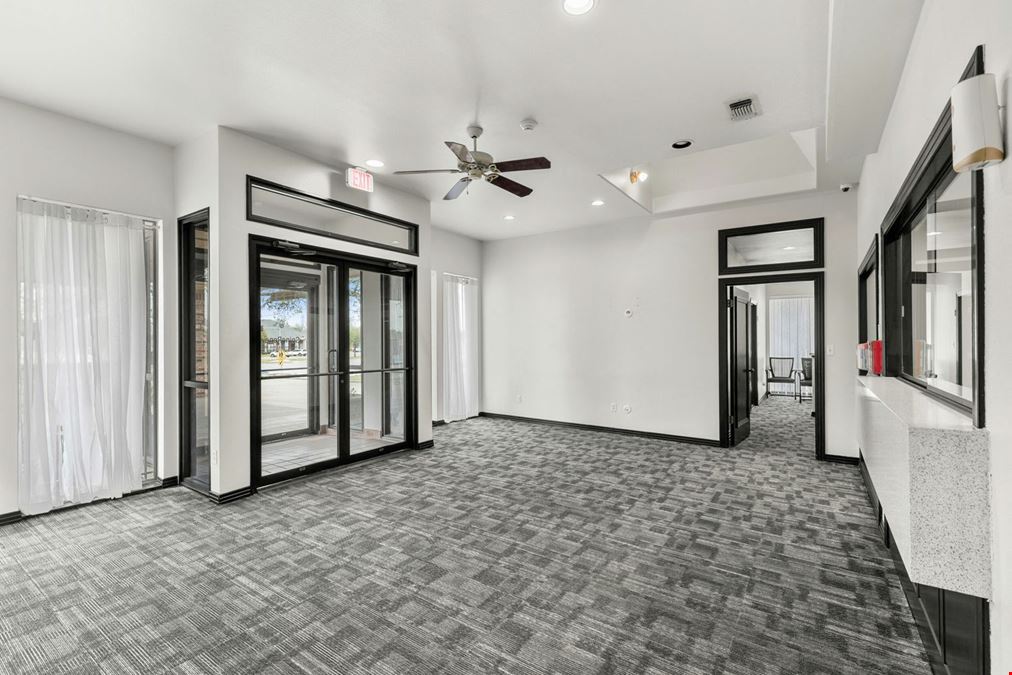 501 W Harwood Rd 