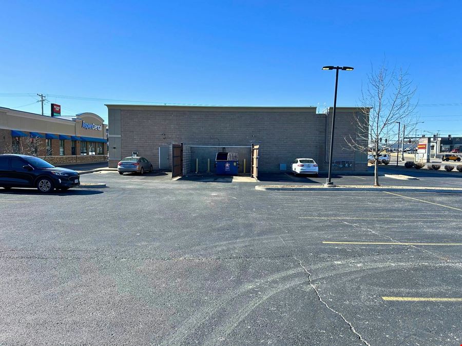 RETAIL CENTER FOR LEASE ON KANSAS EXPRESSWAY