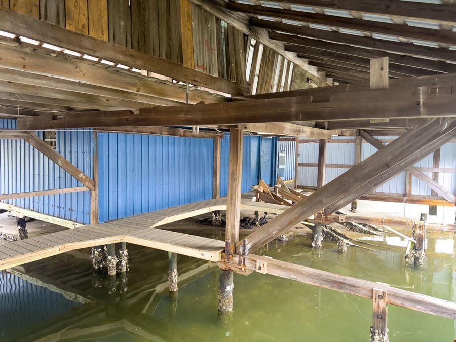Waterfront Commercial Opportunity| 4,992 SF |