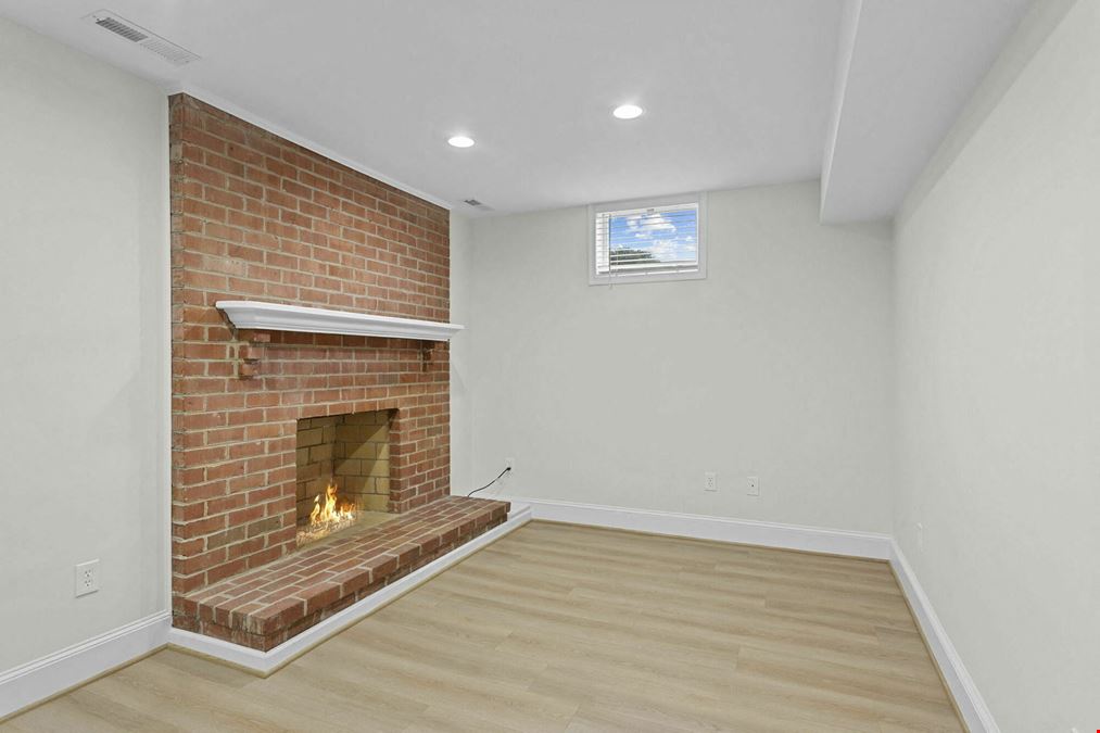 Prime, Renovated Ground-Floor Office Suite on Route 250