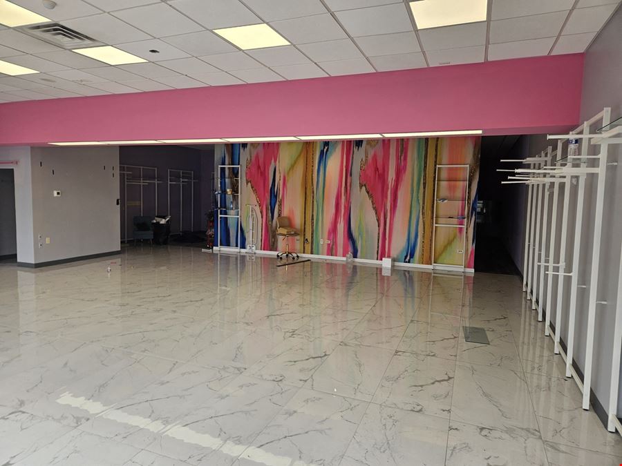Pacesetter Plaza | Retail Space Available