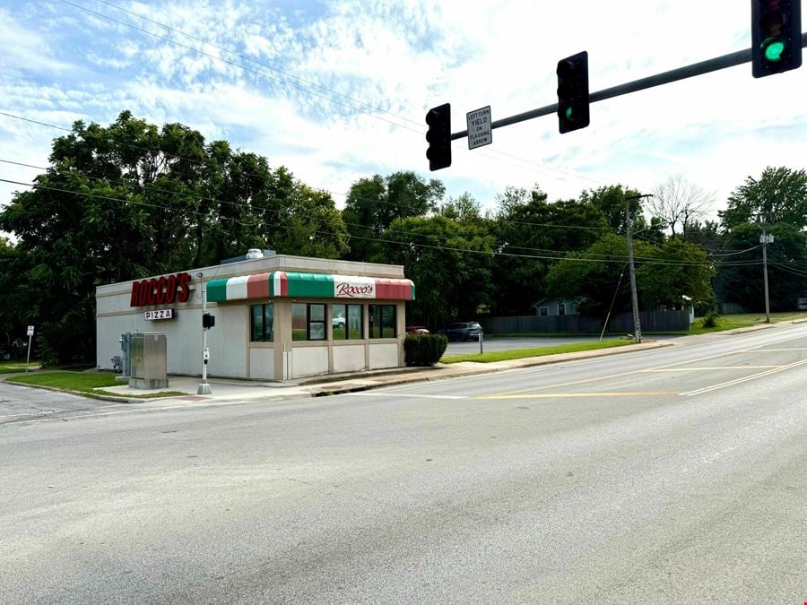 1,359 SF Freestanding Restaurant / Retail Building For Sale in Northeast Springfield