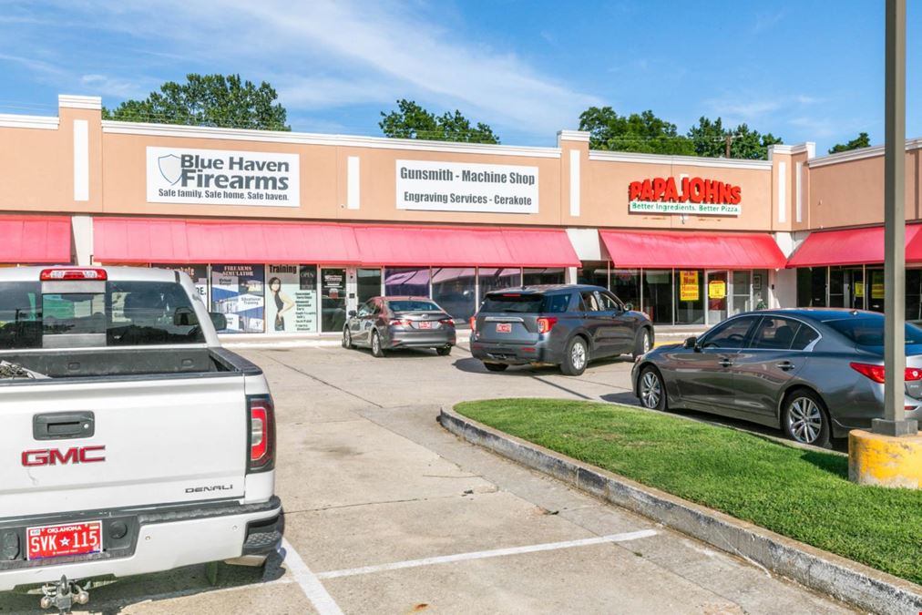 Village Oaks Shopping Center