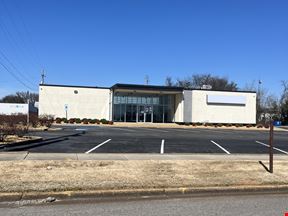 Former Bank Branch at 2004 Country Club Ave