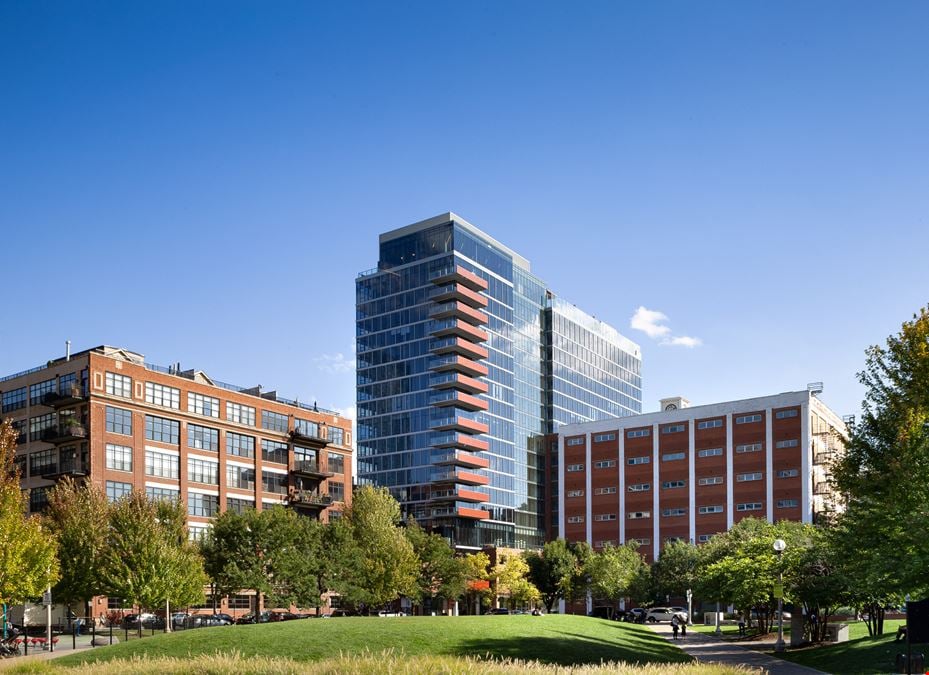 West Loop Retail on Mary Bartelme Park