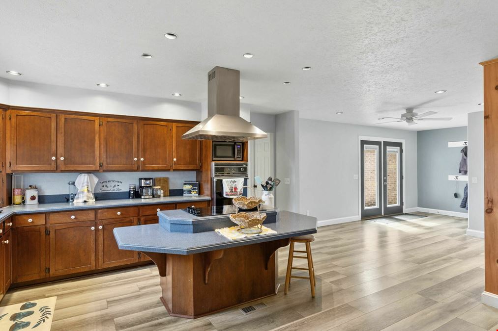 COUNTRY LIVING MEETS BUSINESS OPPORRUNITY ON 5+ ACRES