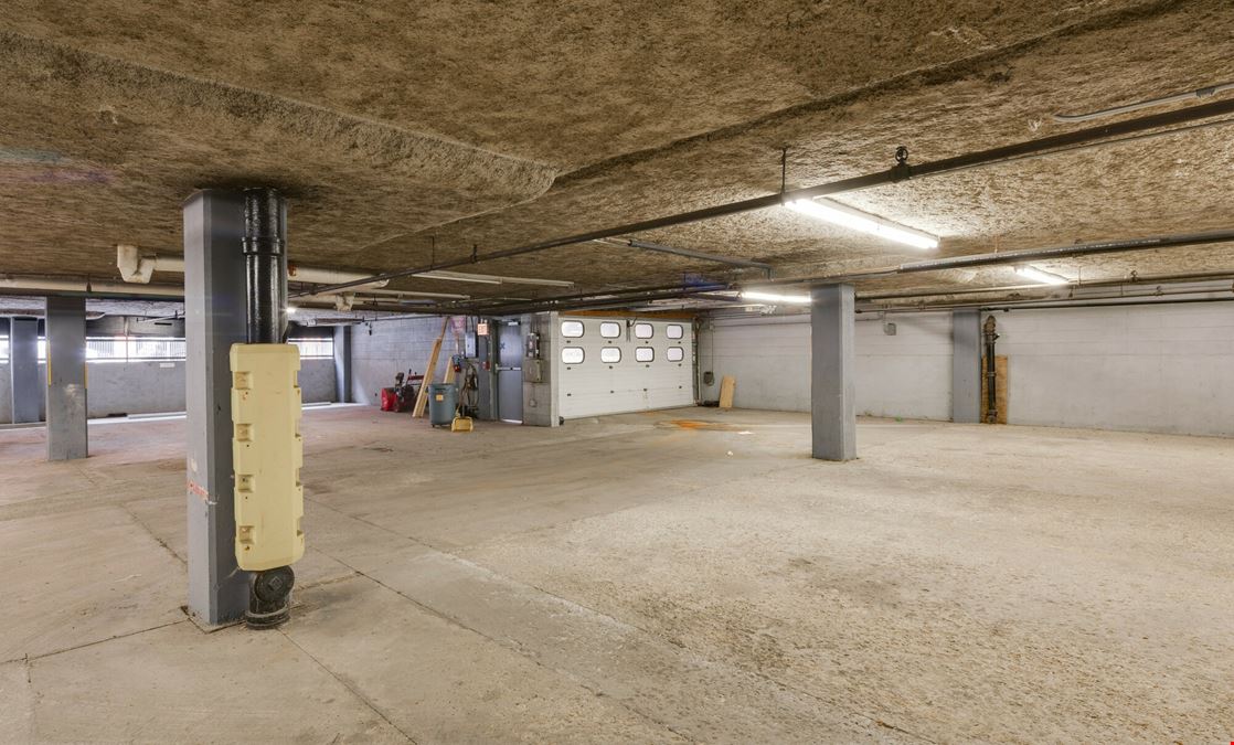 225 W Superior St